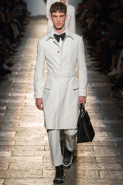 Look 43